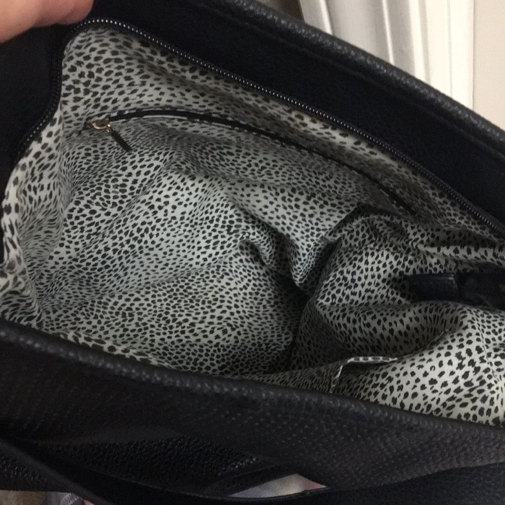NWOT Pebbled Vegan Shoulder Bag with Large Tassel - Picture 9 of 12